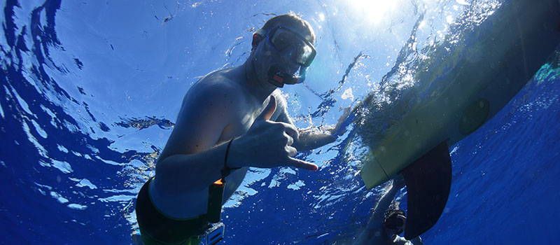 A diver "hangin' lose" with a Wave Glider during training class